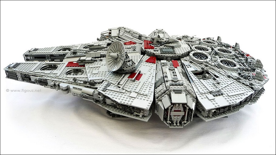 LEGO 10179 Millenium Falcon - Le Faucon Millenium Ultimate Collector Series dans toute sa superbe !