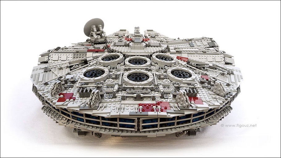 LEGO 10179 Millenium Falcon - Le Faucon Millenium Ultimate Collector Series dans toute sa superbe !