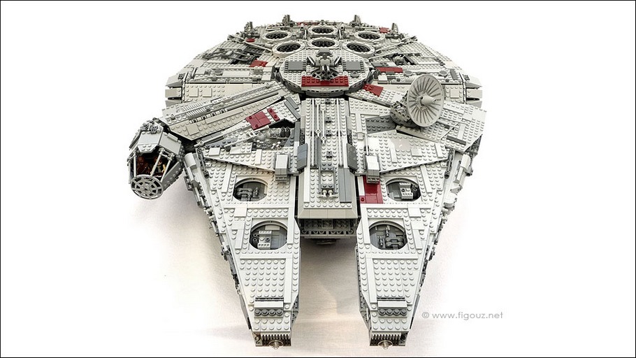 LEGO 10179 Millenium Falcon - Le Faucon Millenium Ultimate Collector Series dans toute sa superbe !