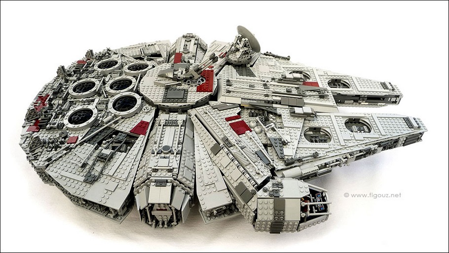 LEGO 10179 Millenium Falcon - Le Faucon Millenium Ultimate Collector Series dans toute sa superbe !