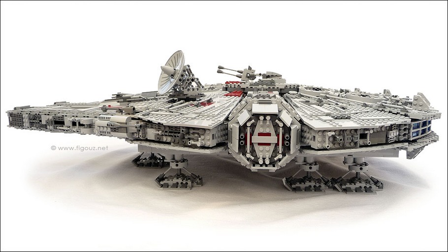 LEGO 10179 Millenium Falcon - Le Faucon Millenium Ultimate Collector Series dans toute sa superbe !