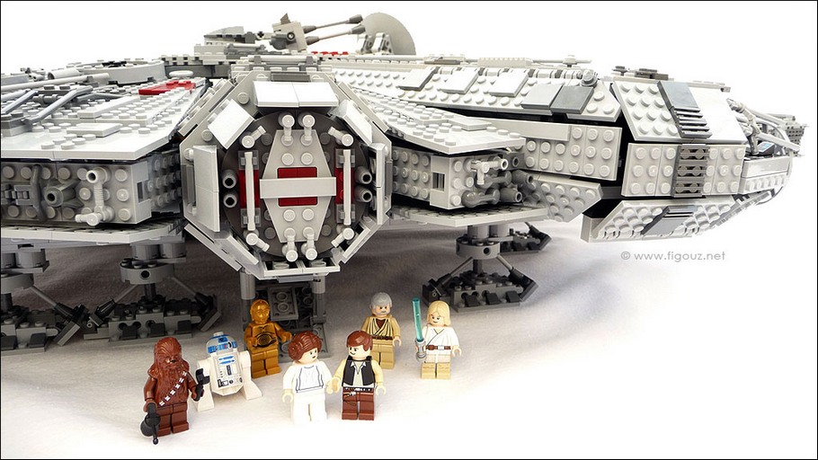LEGO 10179 Millenium Falcon - Toute l'équipe des héros prêt à embarquer pour Alderande !