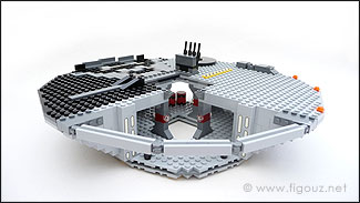 LEGO 10188 Death Star - Etape 1 - Les niveaux inférieurs et le premier plancher - Le fun commence !