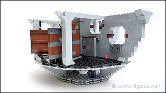 LEGO 10188 Death Star - Etape 2 - Montage des murs et détails du niveau 1... Système d'ouverture de la porte du broyeur à ordures - Ouverte.