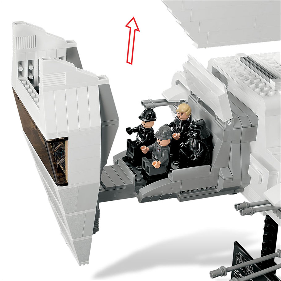 Autre vue de l'ouverture du cockpit de l'Imperial Shuttle, révélant les deux pilotes et ses deux passagers