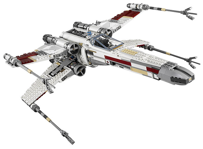 Le 10240 Red Five X-Wing Starfighter en configuration de combat