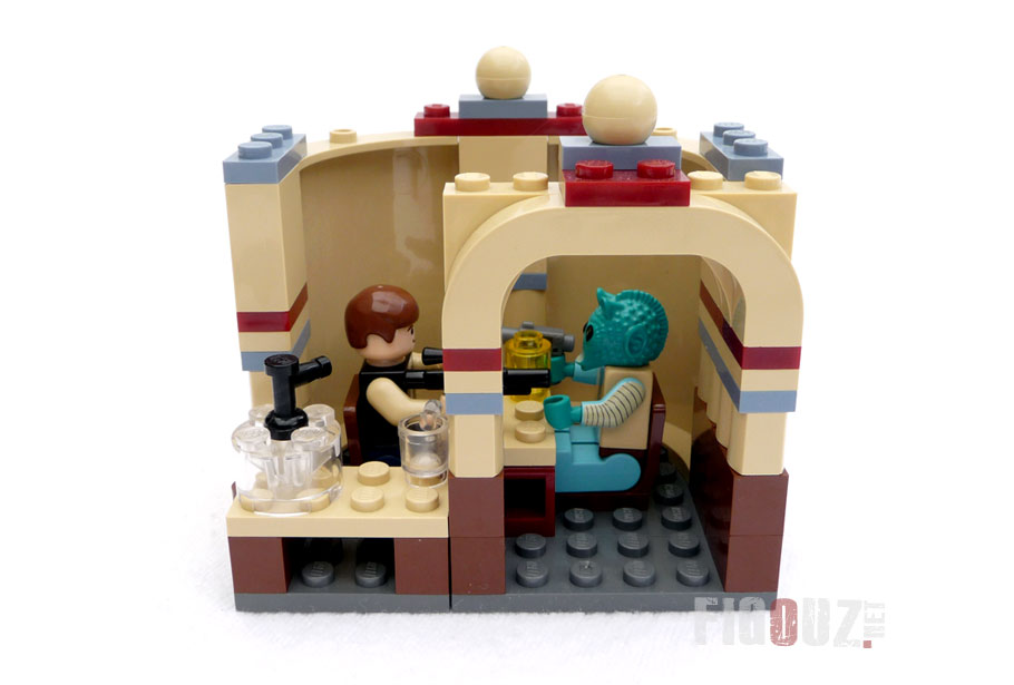 Tête à tête entre Han Solo et Greedo dans une alcove de la Cantina !