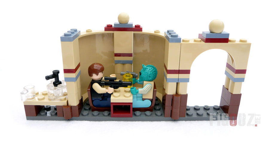 Tête à tête entre Han Solo et Greedo dans une alcove de la Cantina !