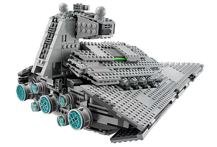 Vue arrière droite du nouveau Star Destroyer LEGO