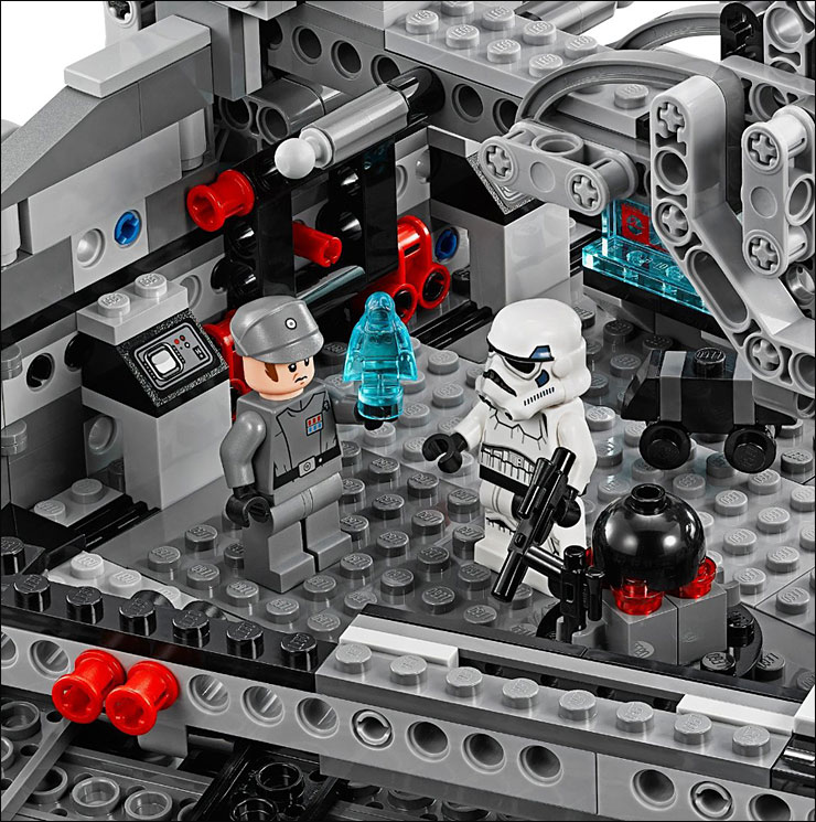 Zoom sur l'aménagement intérieur de l'Imperial Star Destroyer et l'hologramme de l'Empereur
