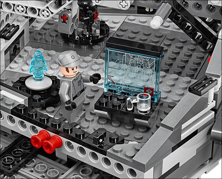 Zoom sur l'aménagement intérieur de l'Imperial Star Destroyer et l'hologramme de l'Empereur