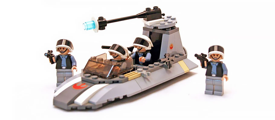 Le set 7668 Rebel Scout Speeder paru en 2008 contient 4 minifigurines de Rebel Fleet Troopers