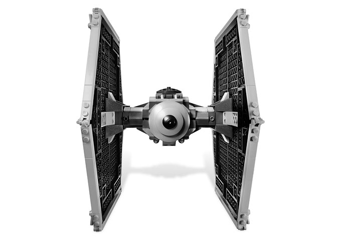 Vue arrière du TIE Fighter du set 9492 TIE Fighter