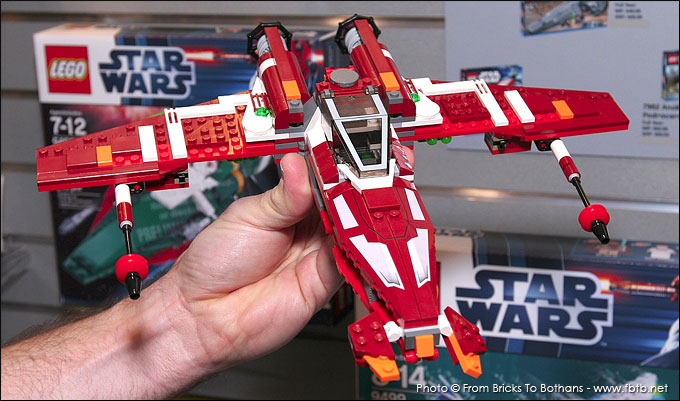 Le Republic Striker Starfighter en mode attaque