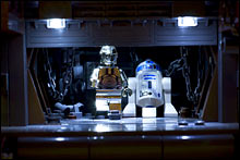 C-3PO et R2-D2 parcourent l'atelier du Sandcrawler - Par Marshal Banana