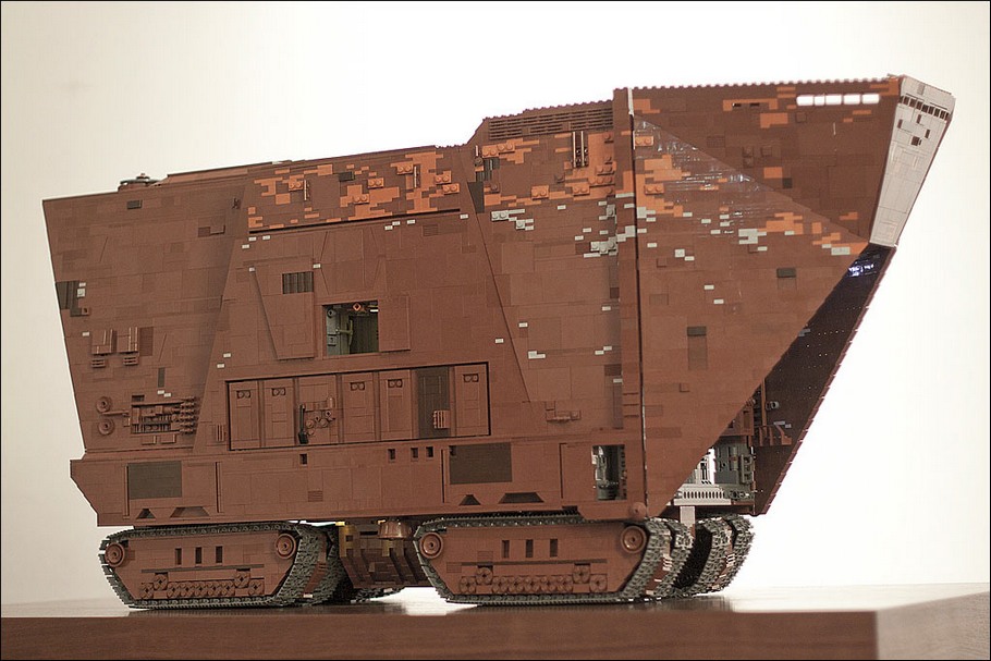 WIP du MOC d'un Sandcrawler UCS par Marshal Banana - Voici enfin une vue du Sandcrawler quasi finalisé !