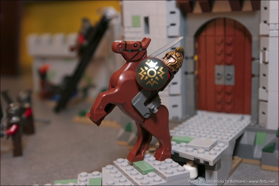 LEGO 9474 : La minifigurine du Roi Théoden sur son cheval cabré