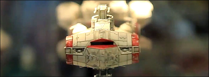 Zoom sur le cockpit en forme de marteau du Tantive IV pour X-Wing Miniatures