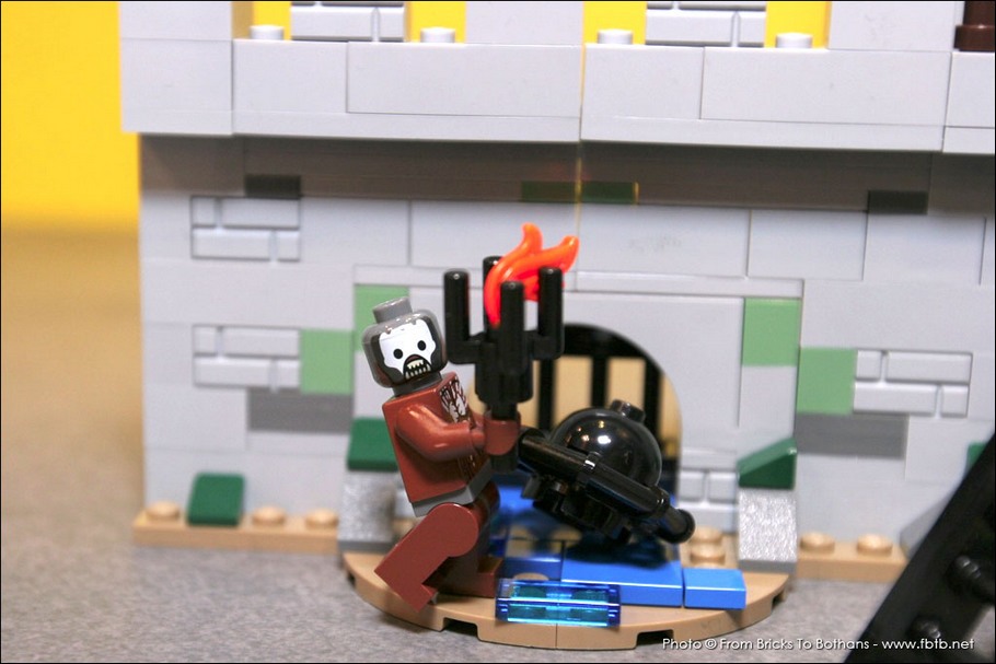 Lego 9474 : La minifigurine de l'Uruk Hai Kamikaze